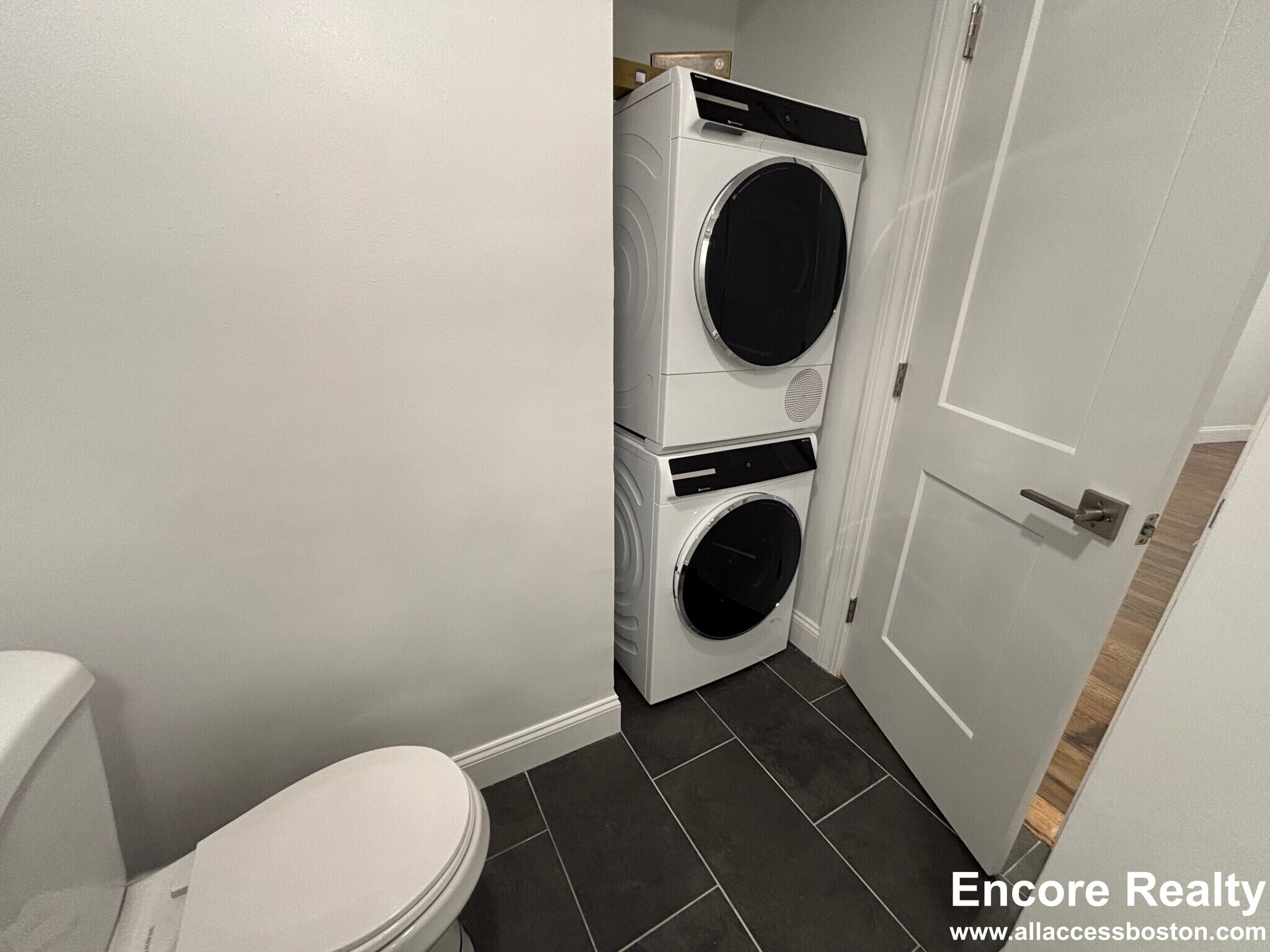 Building Photo - 531 Beacon St