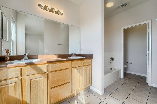 Building Photo - Spacious Multi-Level 3BR Home with Dual Balconies, Loft & 2-Car Garage in Henderson