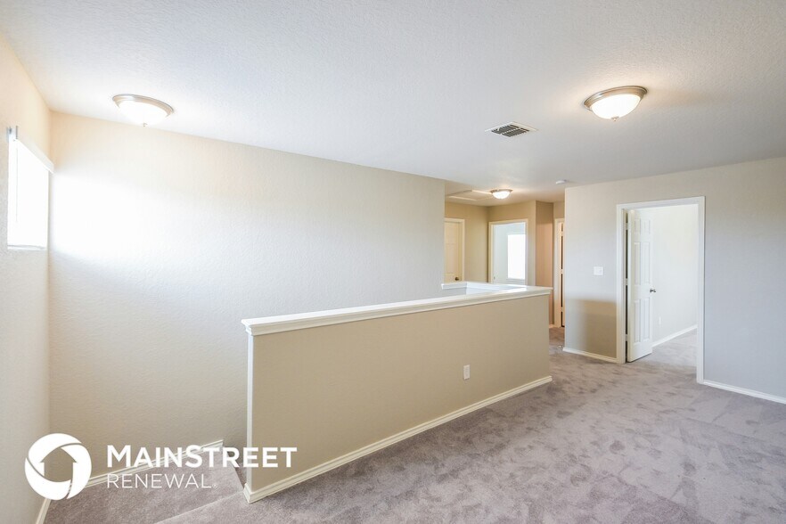 Building Photo - 11942 Fieldcrest Run