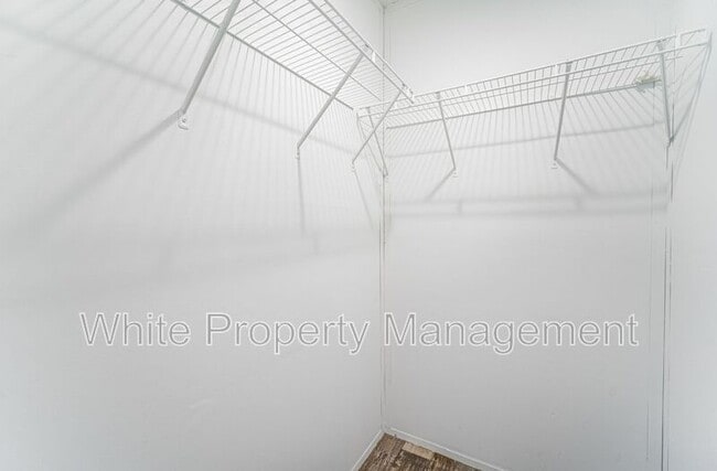 Building Photo - 1335 Oak Breeze Dr