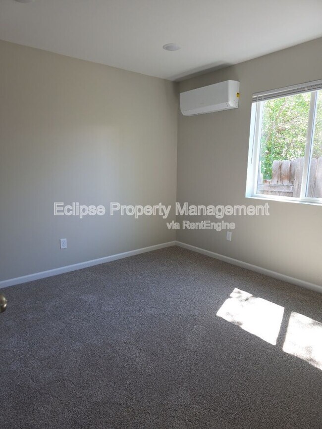 Building Photo - 2839 Elm Ave