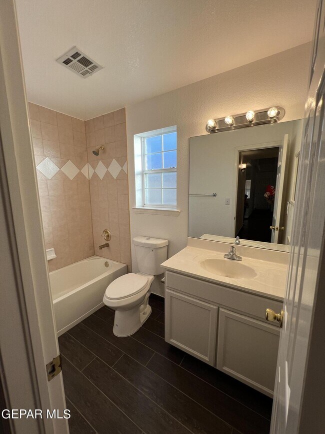 Building Photo - 7115 Oval Rock Dr