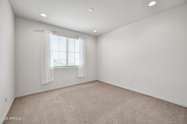 Building Photo - 9648 E Timpani Ln