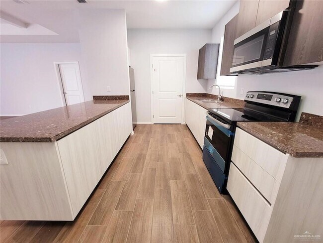 Building Photo - 3501 Fuerte Ave