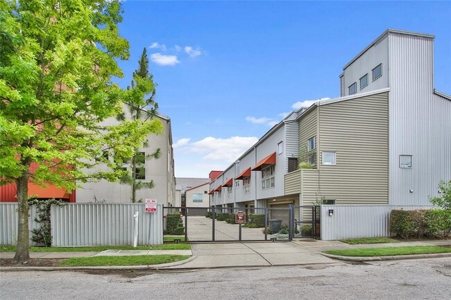 Building Photo - 319 Sydnor St