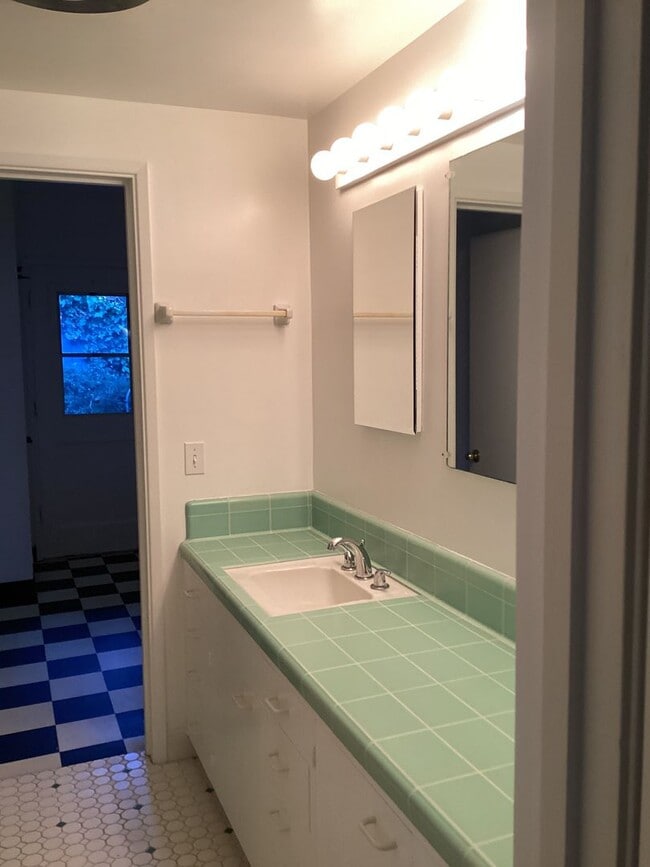 Building Photo - Beautifully Maintained Santa Barbara Home