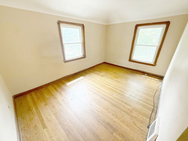 Building Photo - 3 BED 2 BATH BEAUTIFUL SINGLE FAMILY HOME