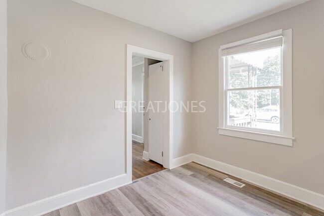 Building Photo - Charming 2 Bedroom in Greenville!