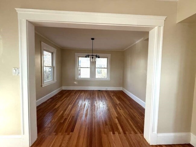 Building Photo - 194 Fells Ave