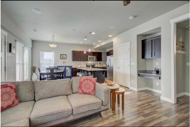 Building Photo - 863 Cecina Ct