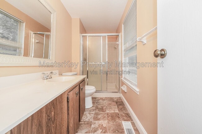 Building Photo - 104 Castle Bay Ct