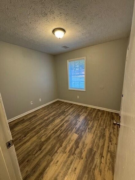 Building Photo - 8327 Glenwoods Terrace