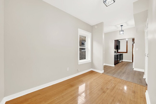 Building Photo - 1121 W Columbia Ave