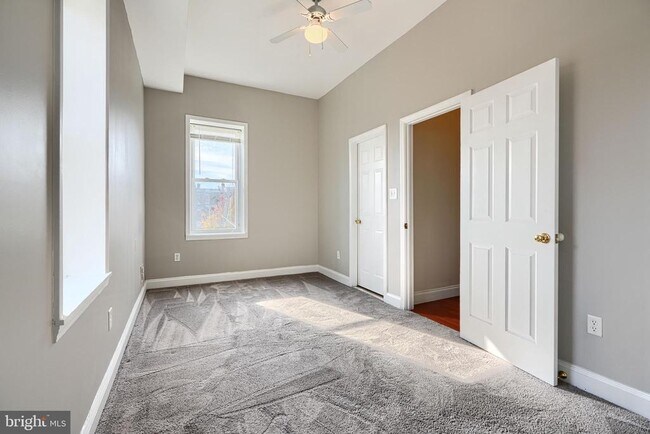 Building Photo - 2200 Brookfield Ave