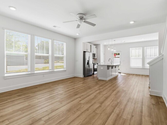 Building Photo - 105 Cobden Ct