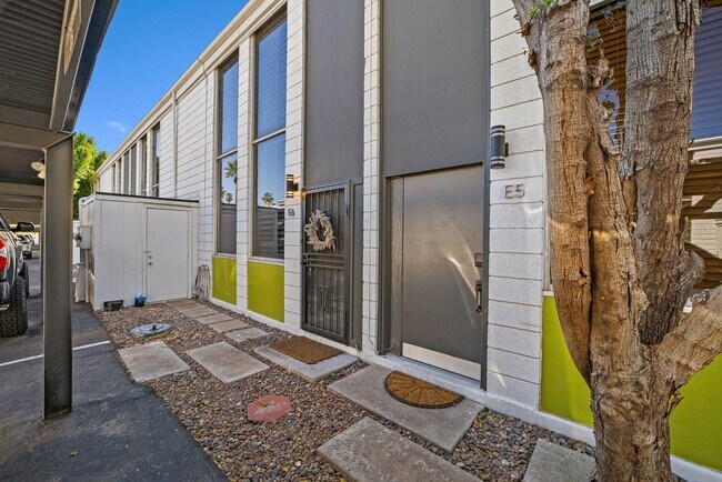 Building Photo - 385 W Pierson St