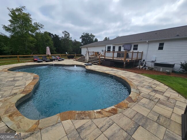 Building Photo - 6090 Strickland Town Rd