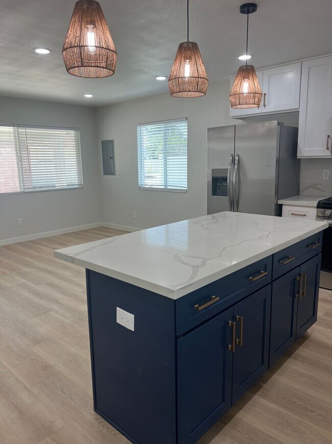 Building Photo - Brand New Detached 3 Bed/2 Bath Home-Central AC +In-Unit Laundry-Riverside