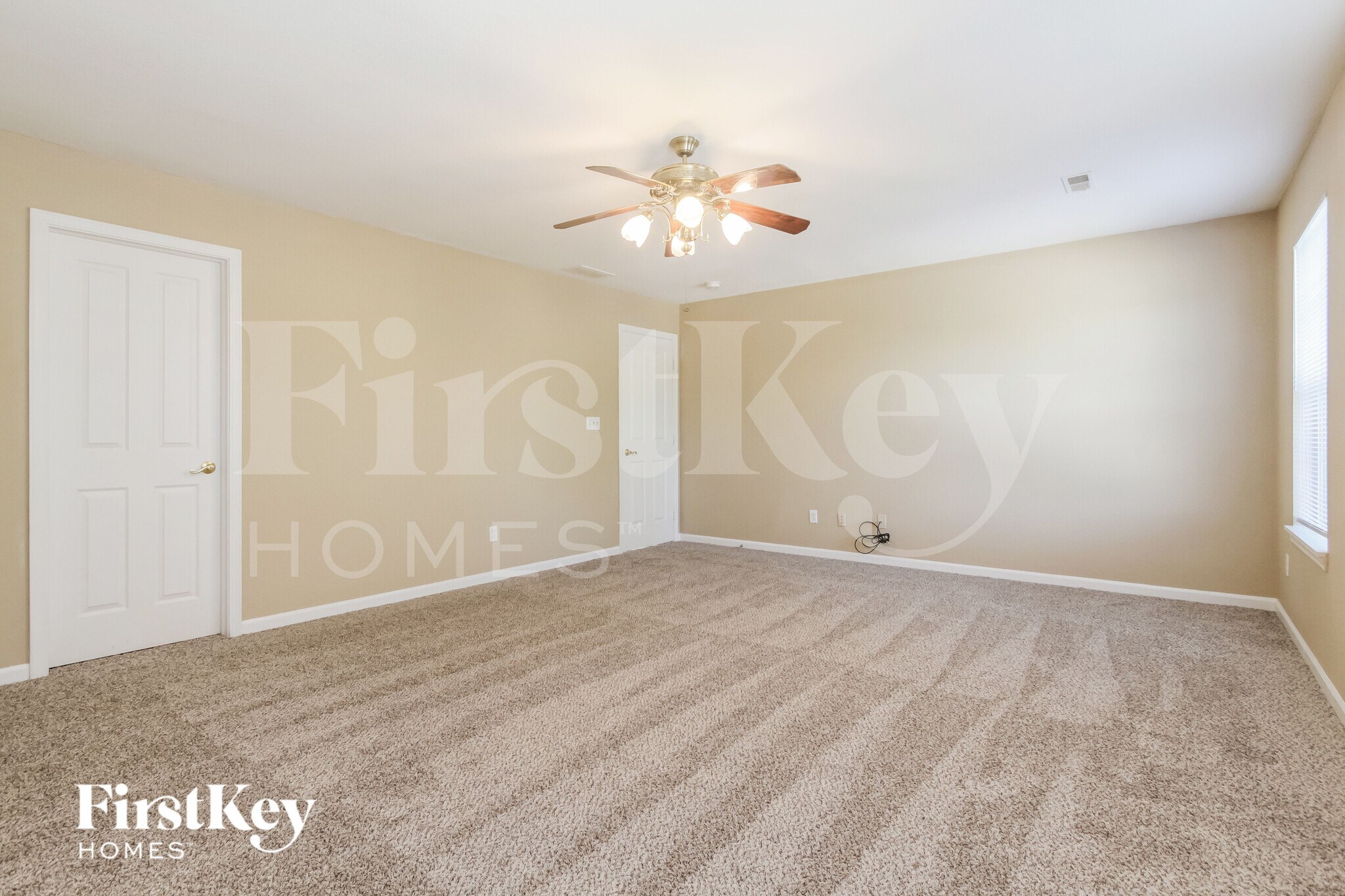 Building Photo - 728 Sweet Creek Dr