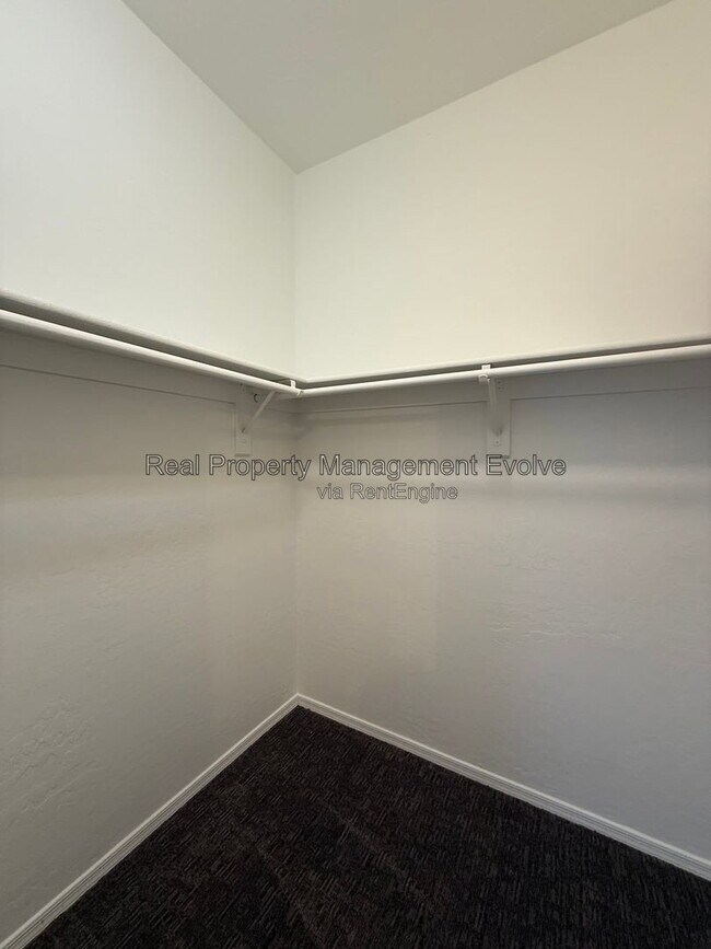 Building Photo - 1234 W Remington Dr