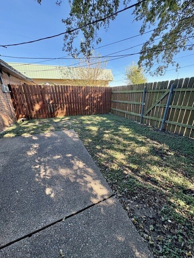 Building Photo - 204-206 Zuni