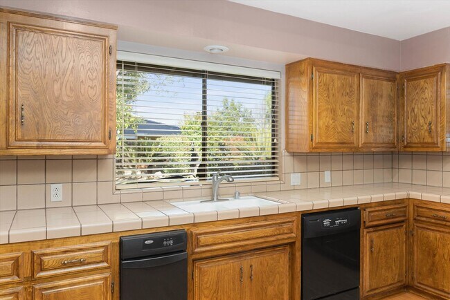 Building Photo - 7808 Selkirk Dr