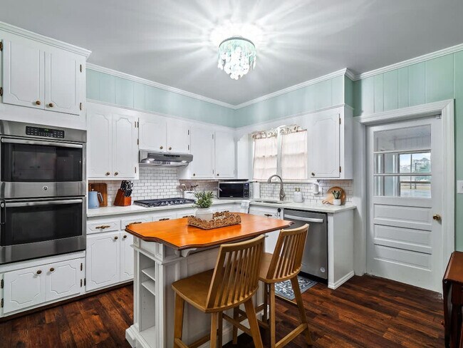 Building Photo - 2ND East Drive-SI ID1496103P