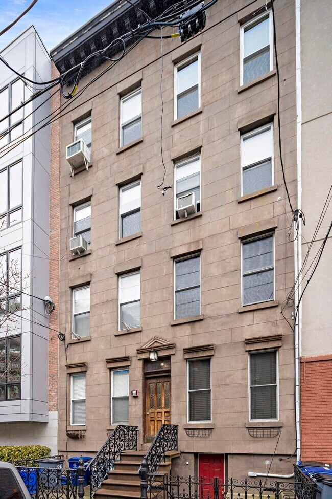 Building Photo - 211 Adams St