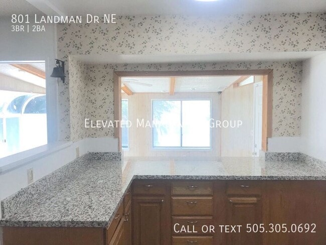 Building Photo - 801 Landman Dr NE
