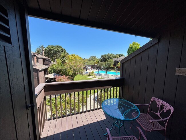 Building Photo - STUNNING NEWLY REMODELED CONDO WITH POOL &...