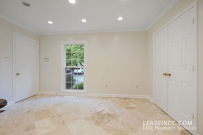 Building Photo - 3204 Ellicott St NW
