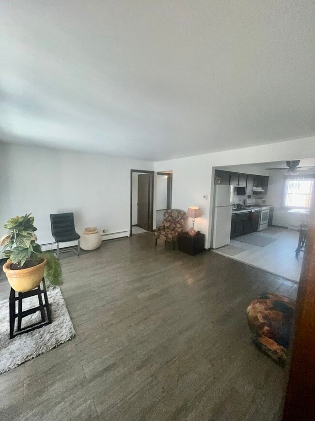 Building Photo - 1601 Downs Dr