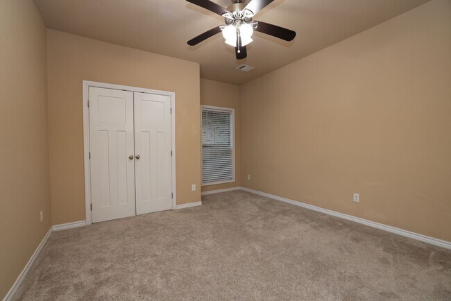 Building Photo - 3110 Claremont Dr