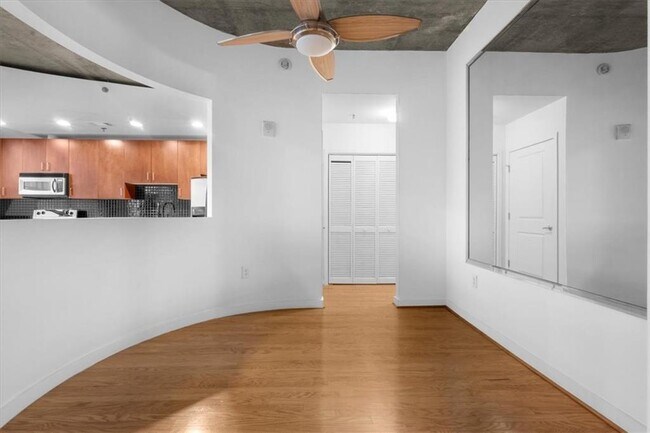 Building Photo - 250 Pharr Rd NE