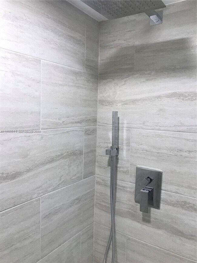 Building Photo - 358 Mansfield I