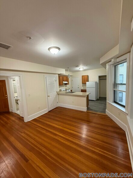 Building Photo - 881 Massachusetts Ave