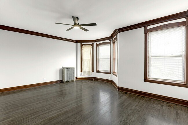 Building Photo - 6360 S Greenwood Ave