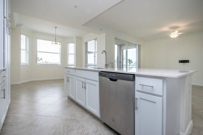 Building Photo - Riverfront Condo - 2 bed - 2 bath for rent