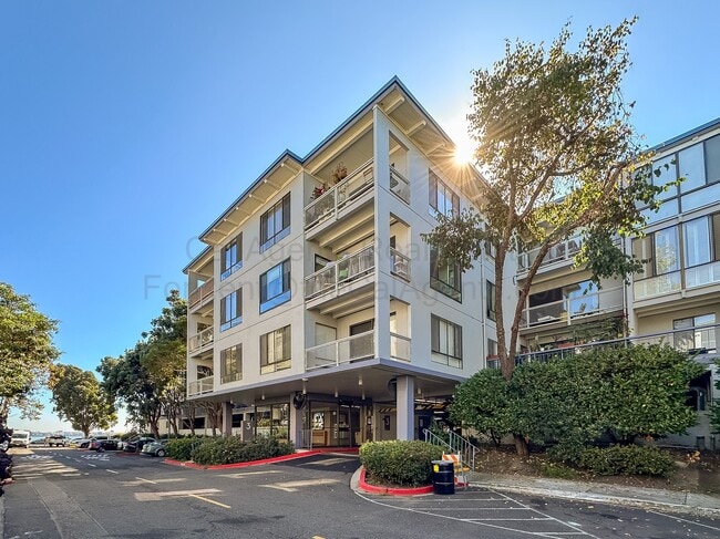 Building Photo - 3 Admiral Dr