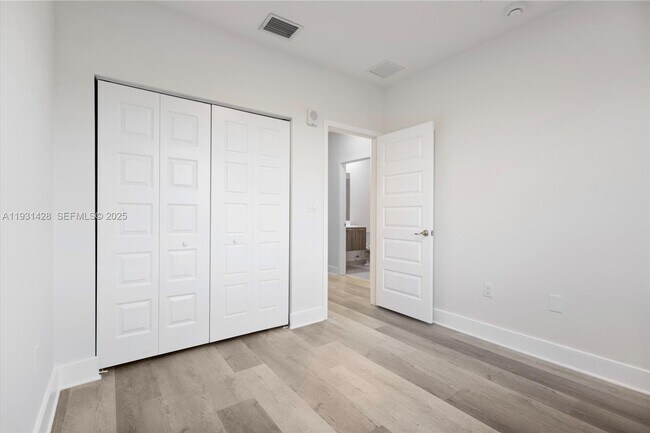 Building Photo - 6425 NW 103rd Pl