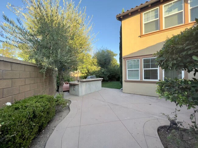 Building Photo - 16633 Sonora St