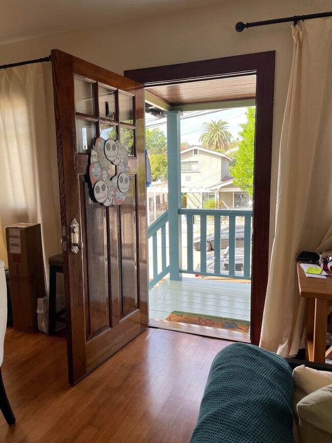 Building Photo - 852 Laveta Terrace