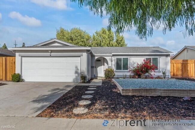 Primary Photo - 3 br, 2 bath House - 999 Rawlings Drive, S...
