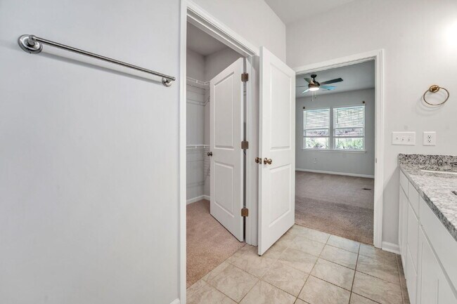 Building Photo - Elegant 4 Bedroom 2.5 Bathroom Home Near Downtown Greenville $2,400/mo rent