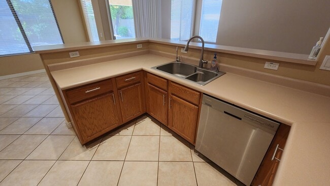 Building Photo - 3 Bedroom Home in Dobson Place Community N...