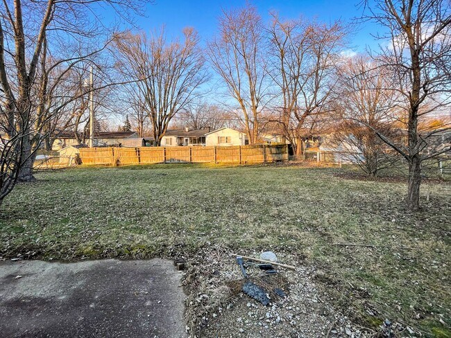 Building Photo - 7916 E 34th St