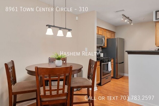 Building Photo - 8961 Town Center Cir