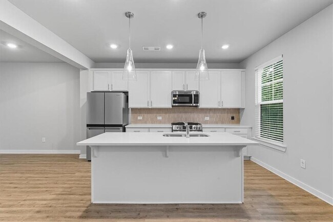 Building Photo - 2030 Main St NW