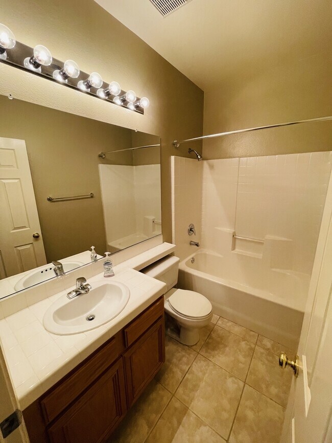 Building Photo - 30962 Crystalaire Dr
