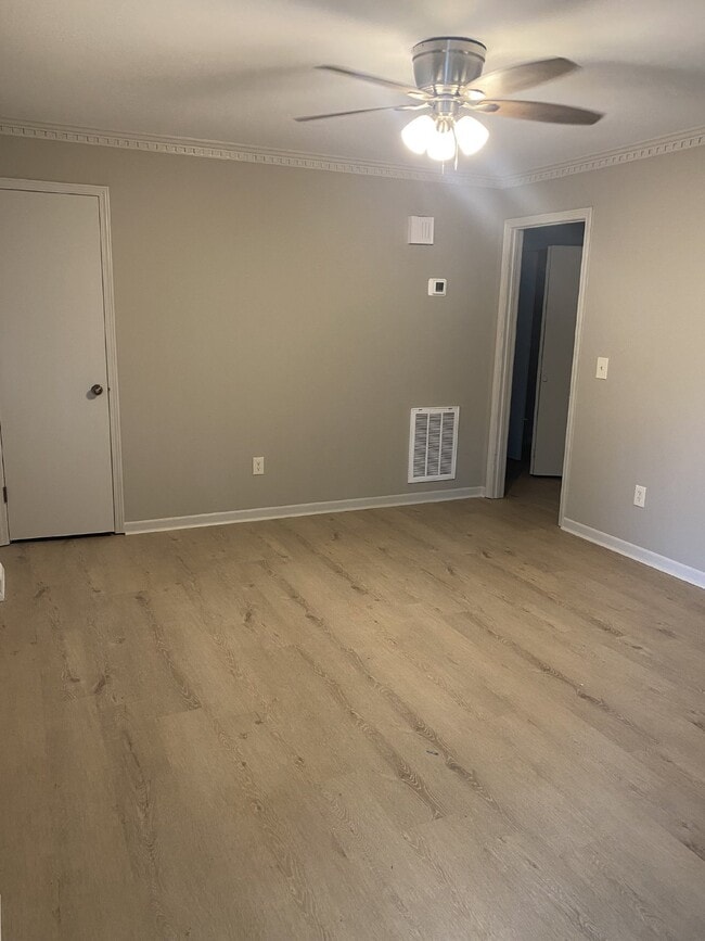Building Photo - "Charming 2-Bedroom Duplex in Simpsonville...
